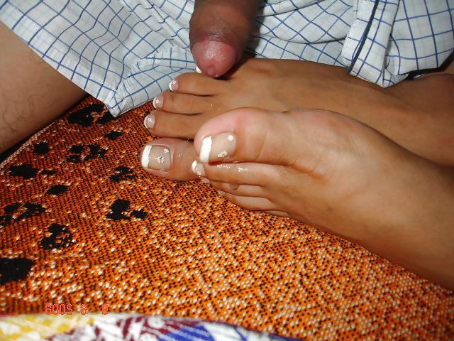 25P Footjob gf