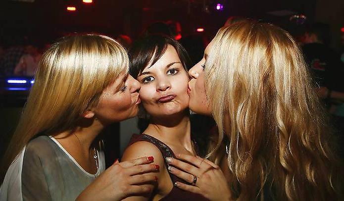 6P Kissing Sluts