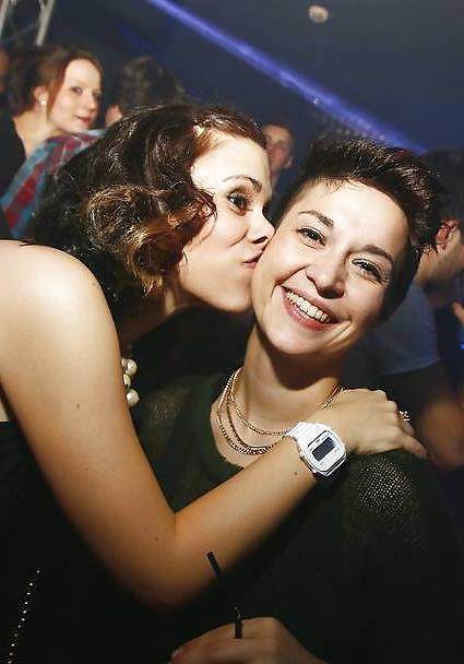 6P Kissing Sluts