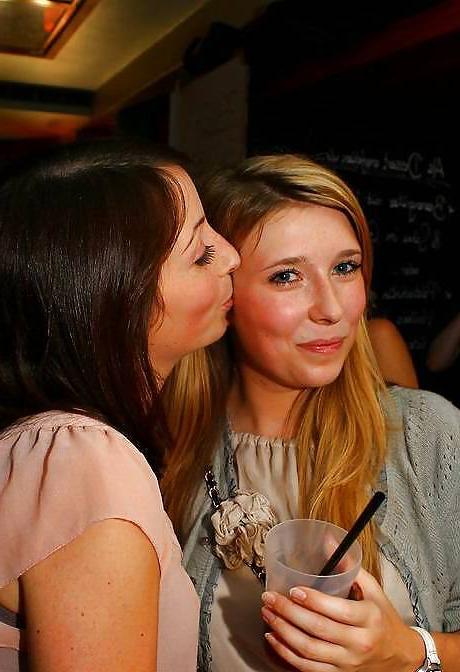6P Kissing Sluts