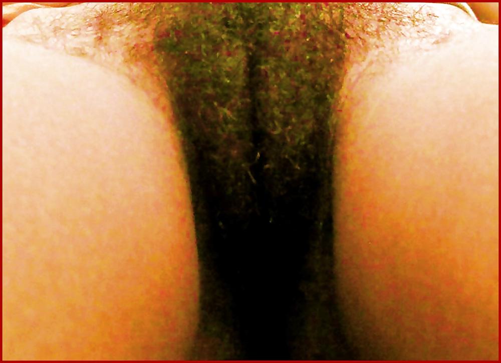 13P Black women pussy open