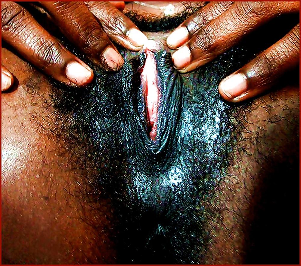 13P Black women pussy open