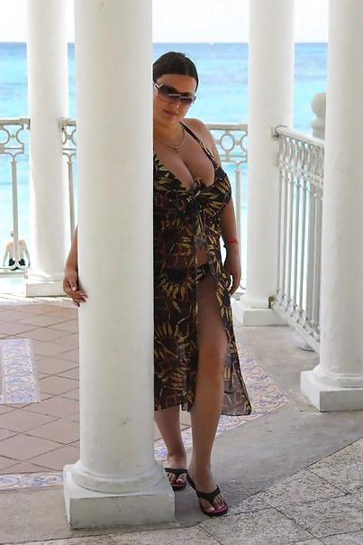 22P Busty Russian Woman 1571