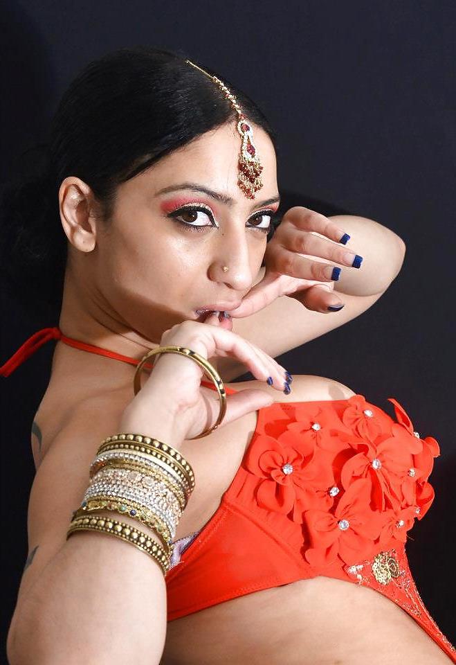 25P ROTI QUEEN SHANTI-INDIAN DESI PORN SET 2.0