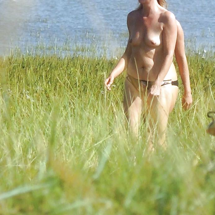 12P Pictures from the beach secretly