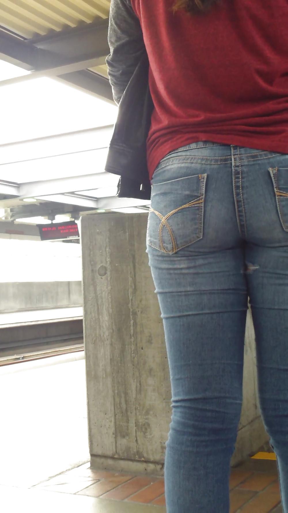 25P Sexy tight teen ass & butt in blue jeans