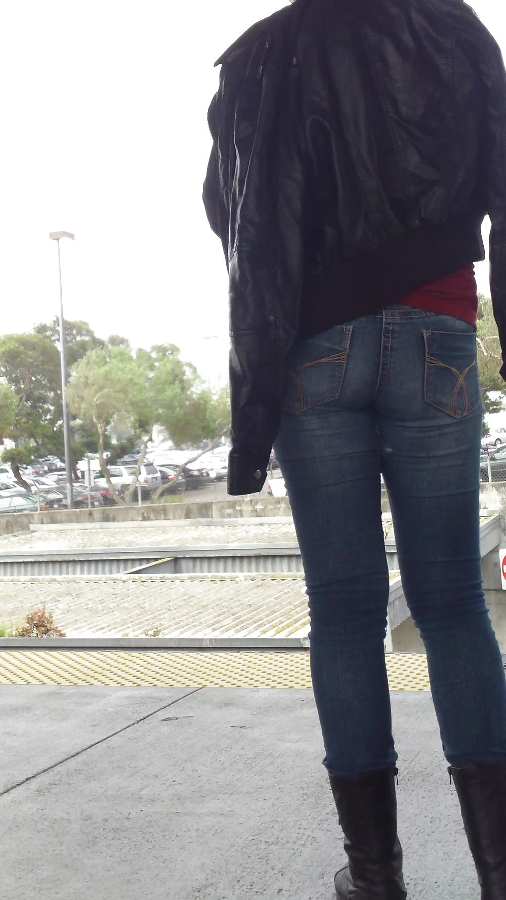 25P Sexy tight teen ass & butt in blue jeans