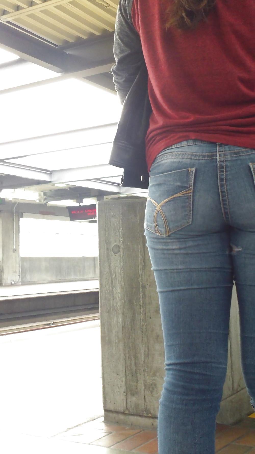 25P Sexy tight teen ass & butt in blue jeans