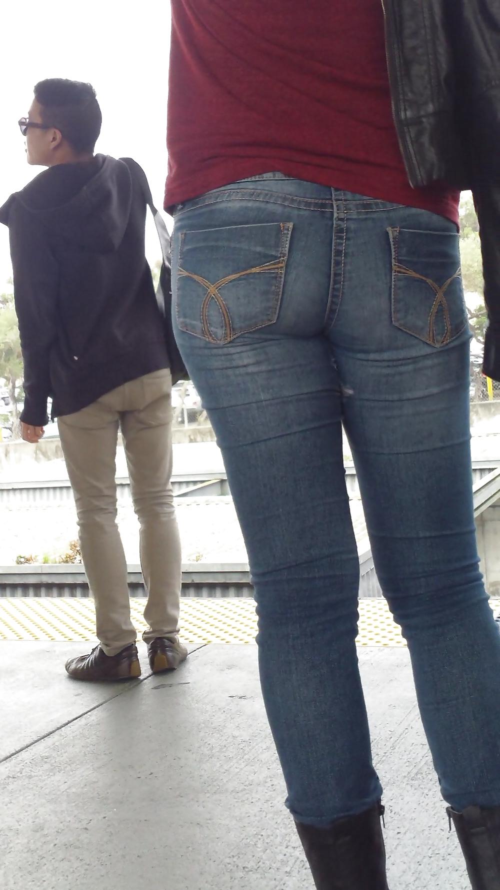 25P Sexy tight teen ass & butt in blue jeans
