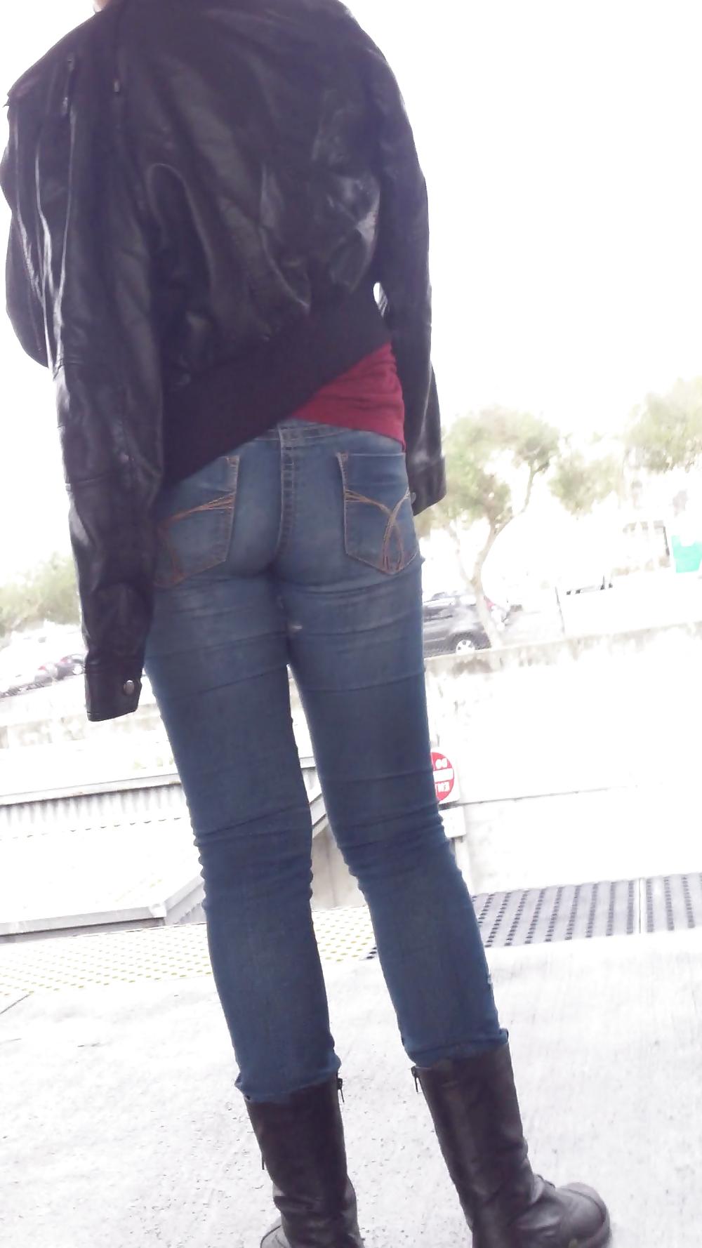 25P Sexy tight teen ass & butt in blue jeans