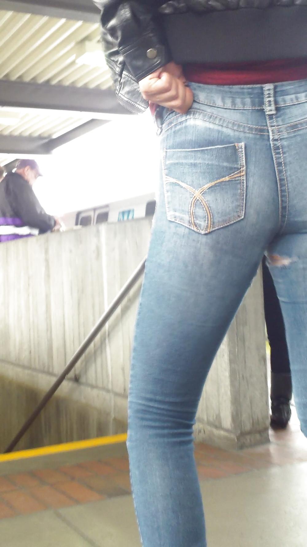 25P Sexy tight teen ass & butt in blue jeans