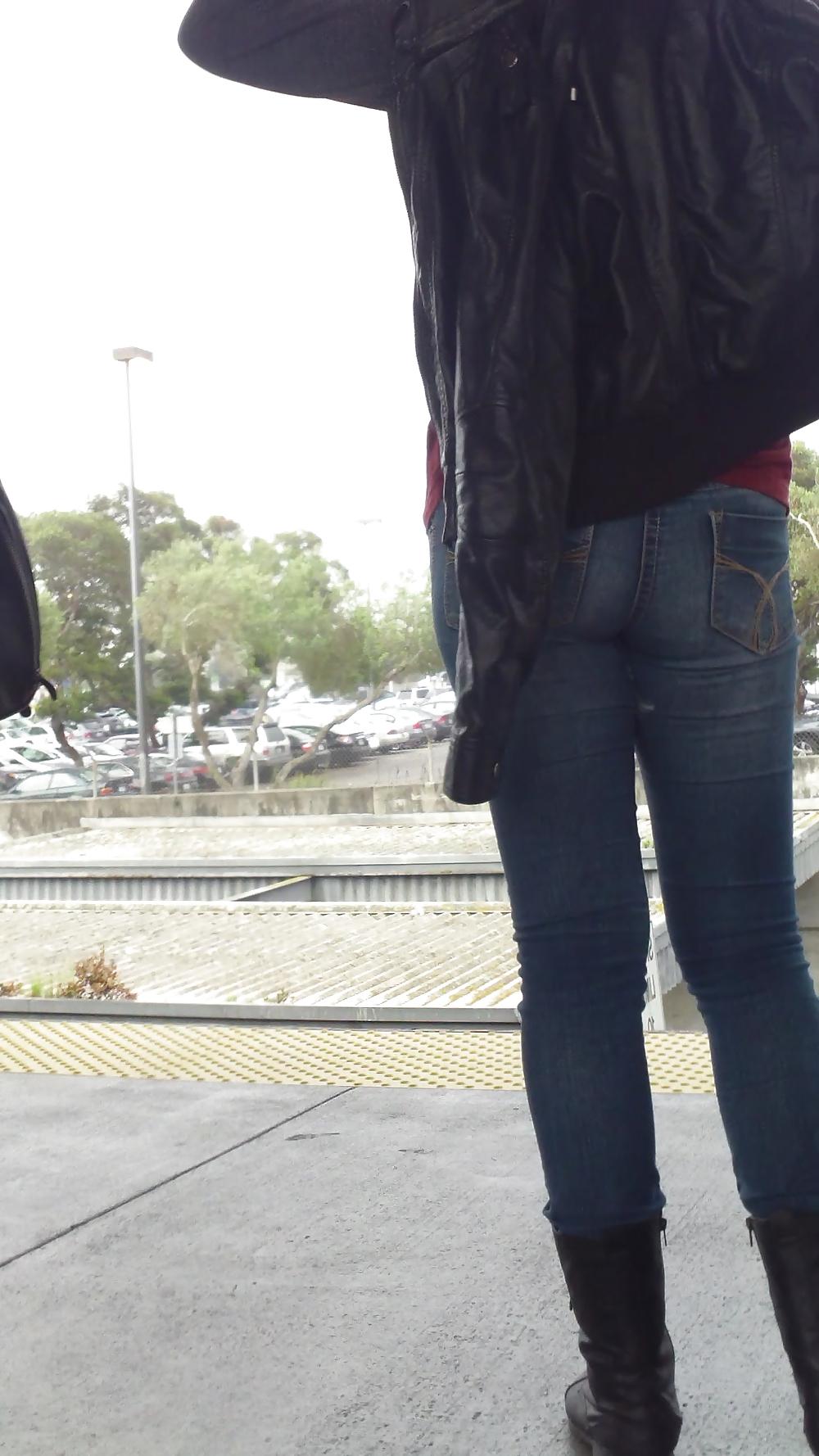 25P Sexy tight teen ass & butt in blue jeans