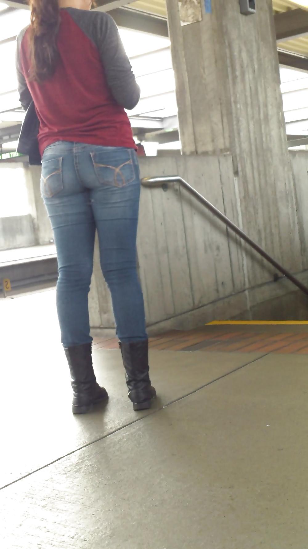 25P Sexy tight teen ass & butt in blue jeans