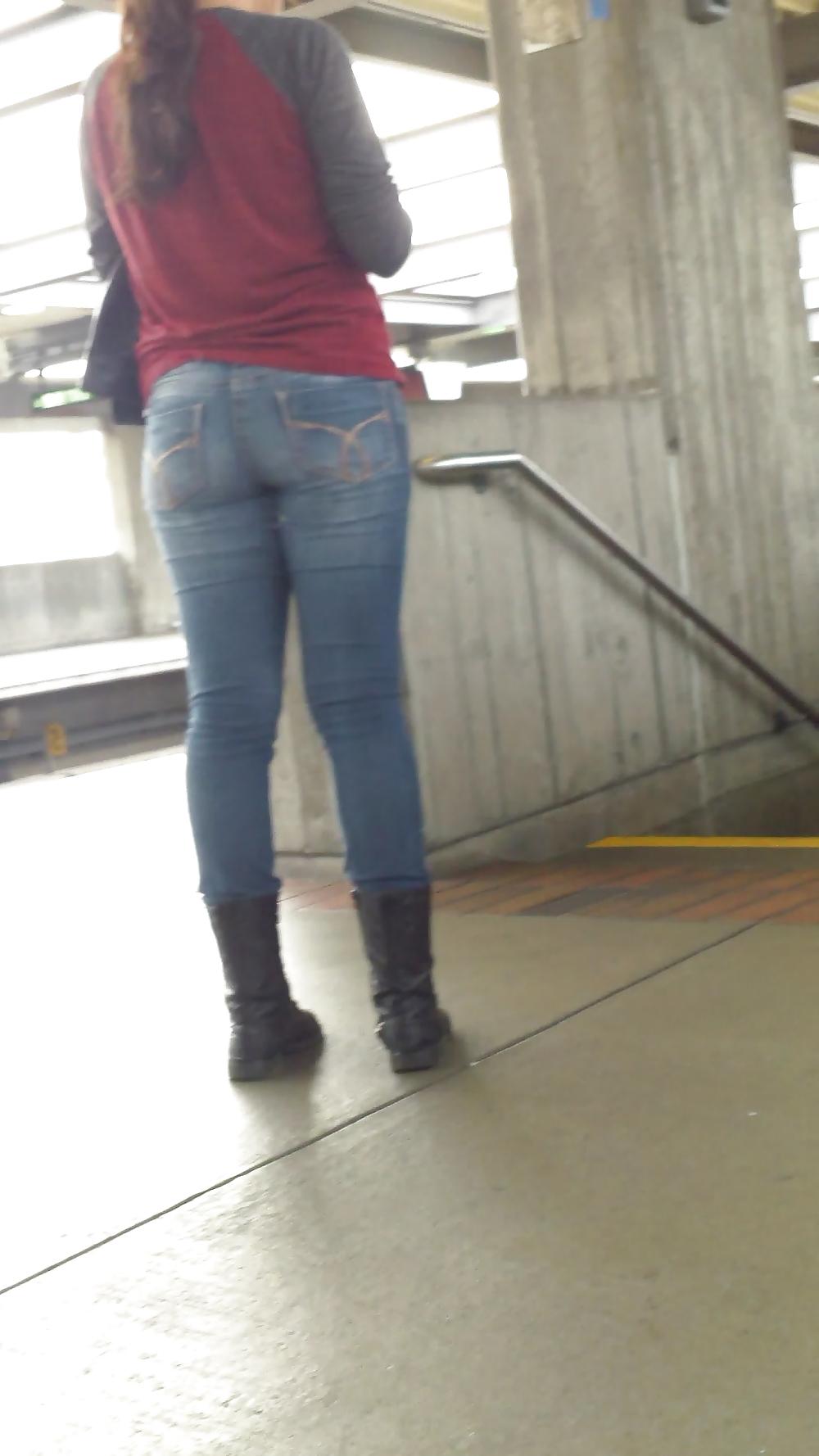 25P Sexy tight teen ass & butt in blue jeans