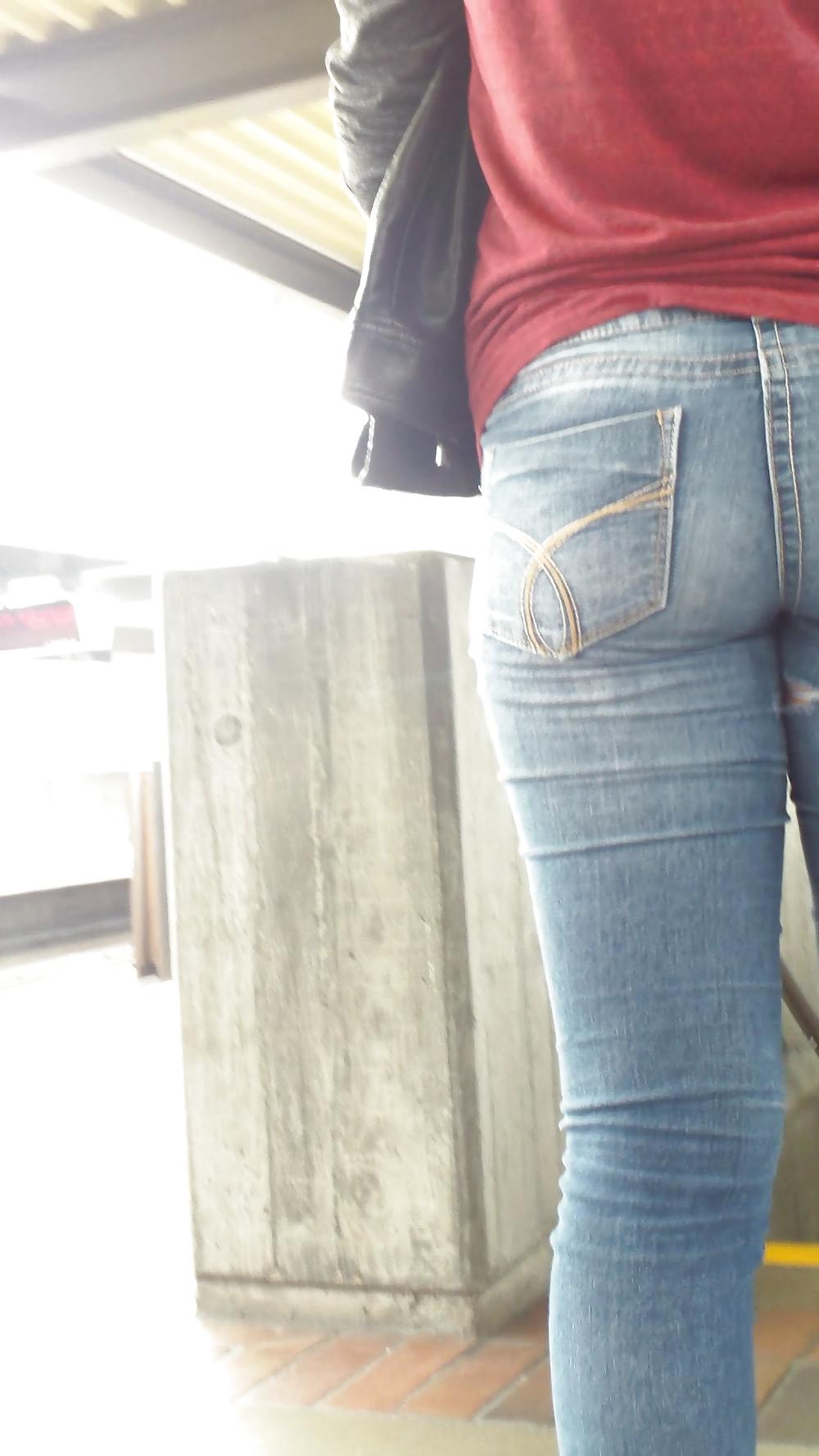 25P Sexy tight teen ass & butt in blue jeans