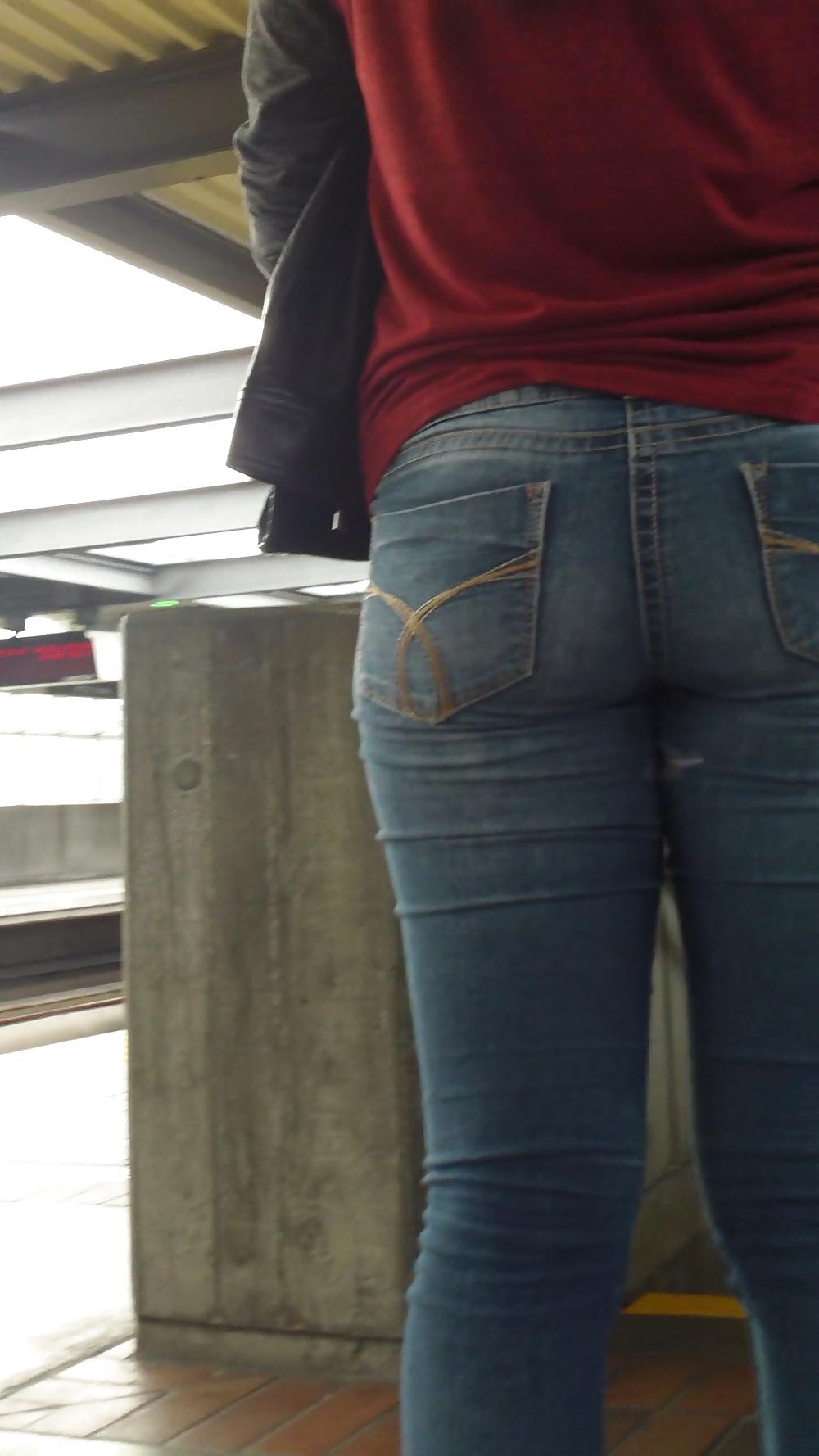 25P Sexy tight teen ass & butt in blue jeans
