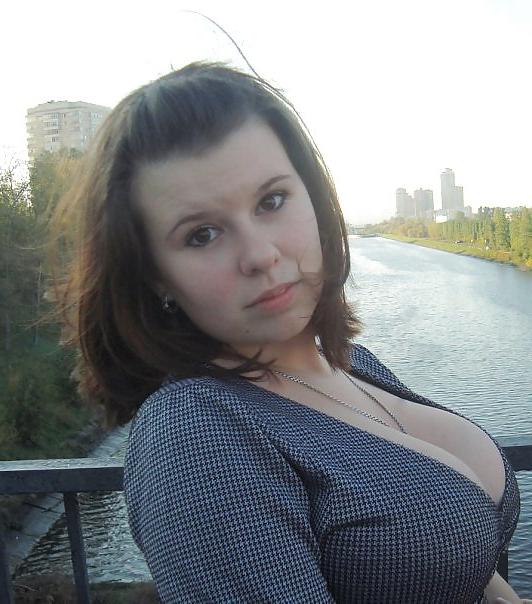 7P Busty Russian Woman 1577