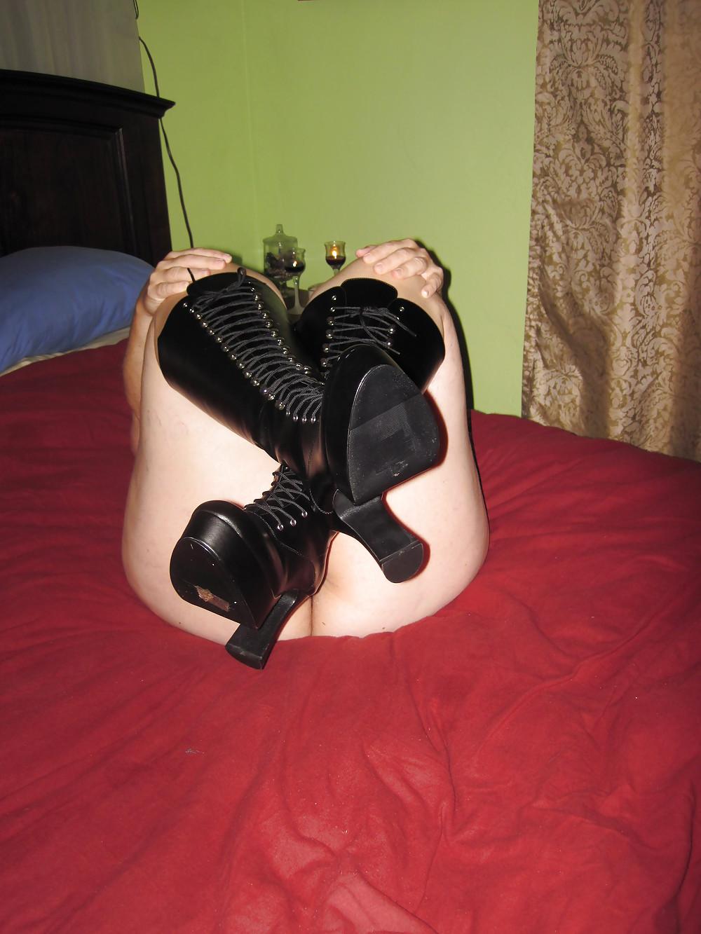 25P Maureen Lyall - Leather Corset Part 2