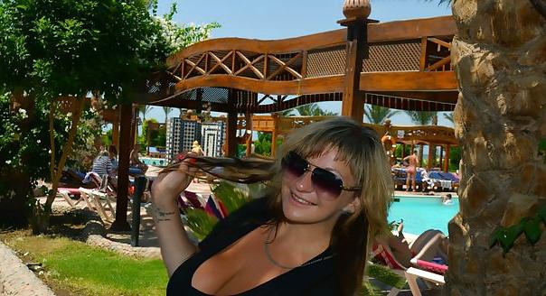 13P Busty Russian Woman 1618