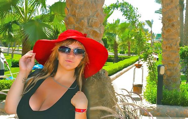 13P Busty Russian Woman 1618