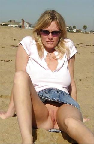 25P MILF Upskirt - 7