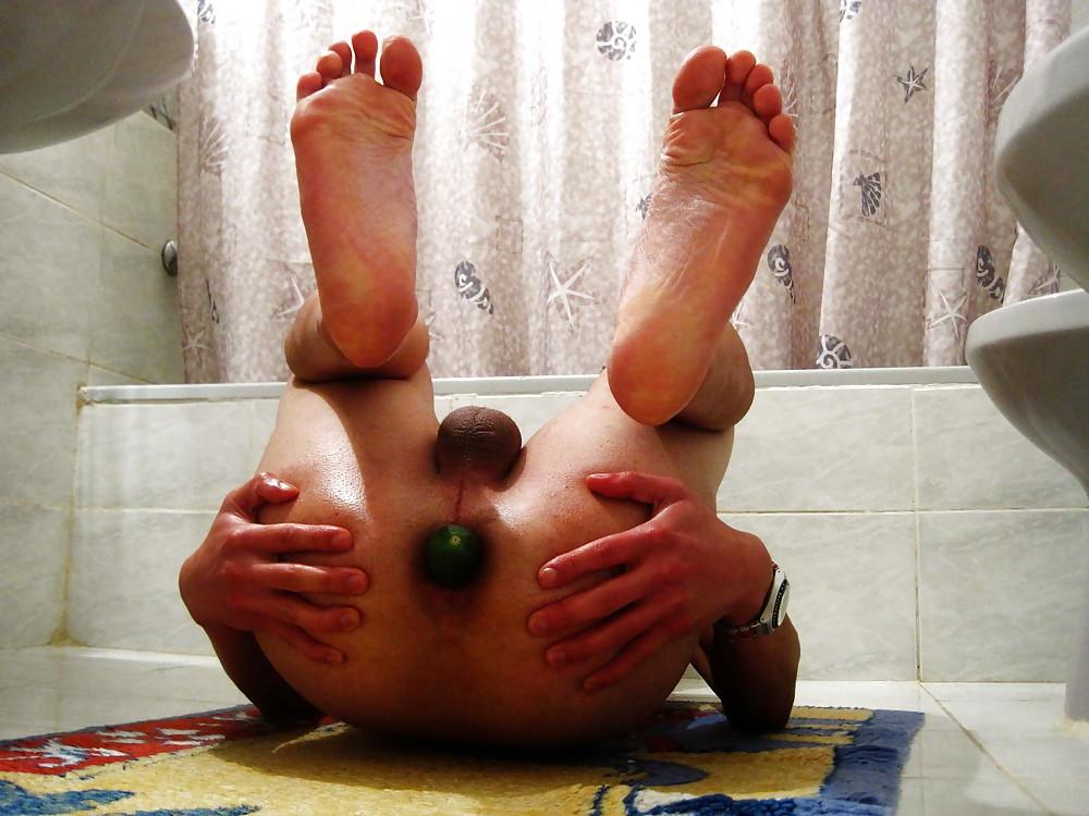 25P Ass toying with huge dildo