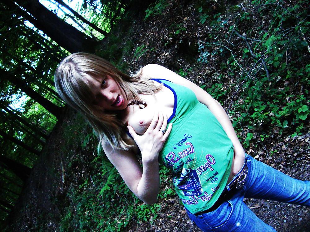 25P Blonde Teen Girl Like Hard Action