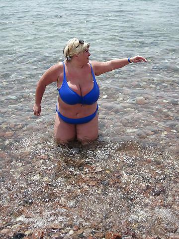 18P Busty Russian Woman 1553