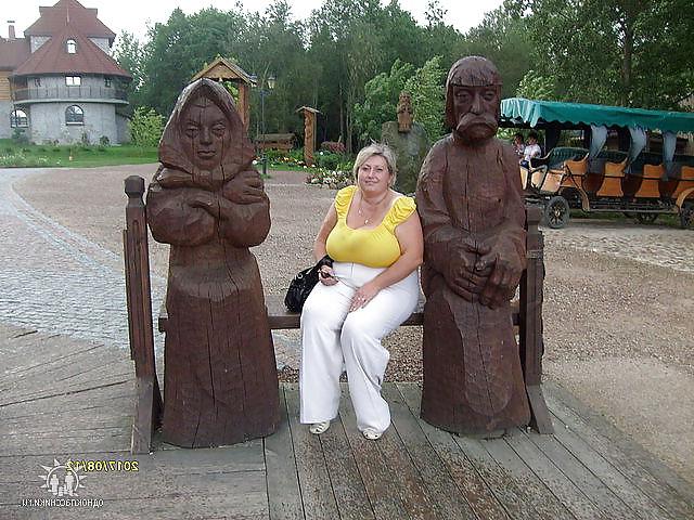 18P Busty Russian Woman 1553