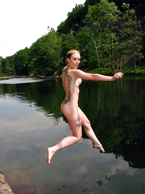 25P NUDE AT THE BEACH
