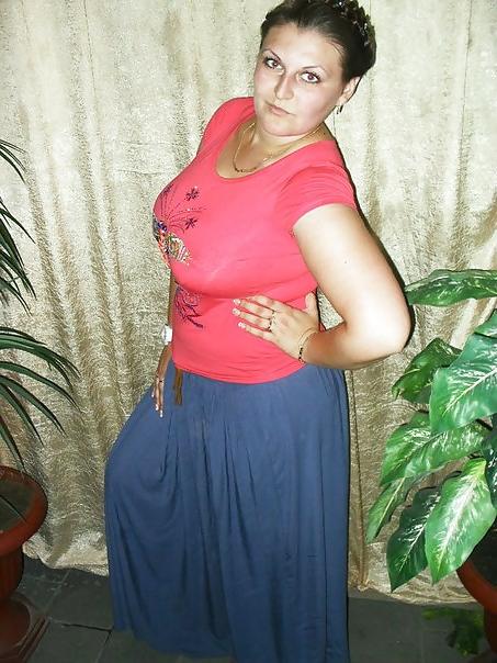 18P Busty Russian Woman 1643