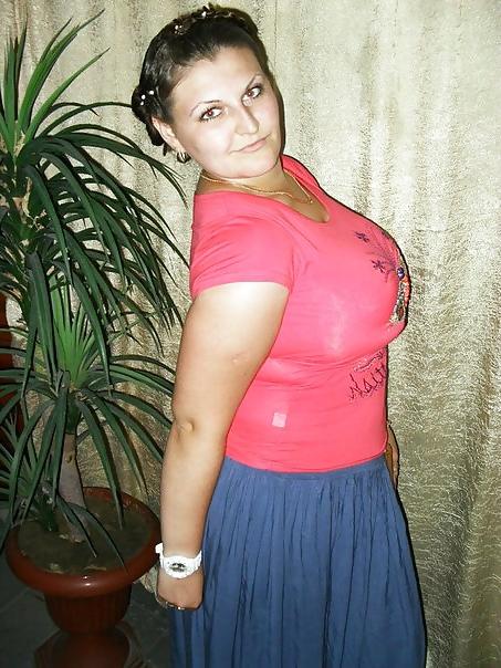 18P Busty Russian Woman 1643