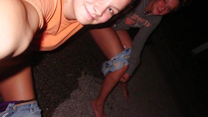 23P Real Teens On Toilet