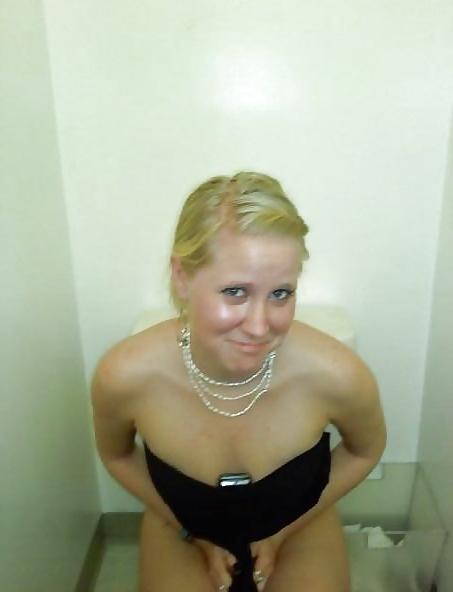 23P Real Teens On Toilet