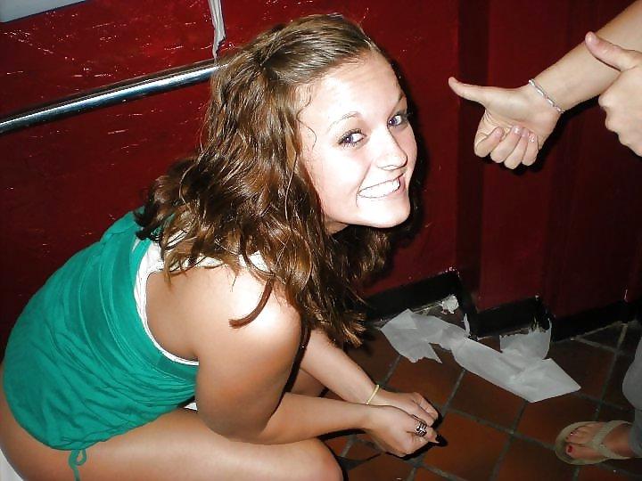 23P Real Teens On Toilet