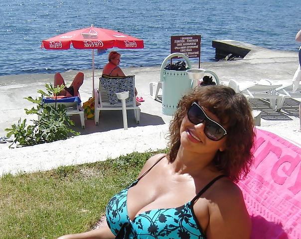 14P Busty Russian Woman 1646