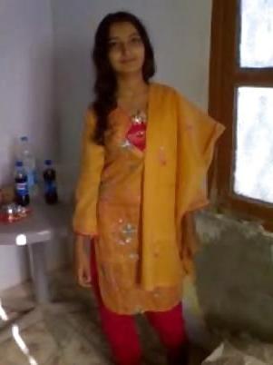 25P Baloch Girl Scandal by Desi Cock