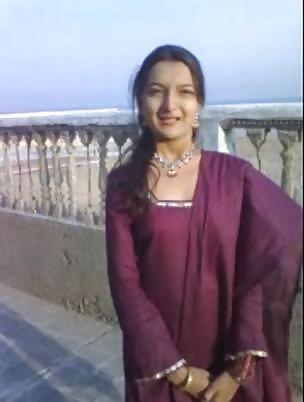 25P Baloch Girl Scandal by Desi Cock