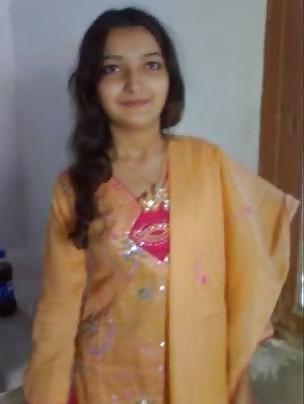 25P Baloch Girl Scandal by Desi Cock