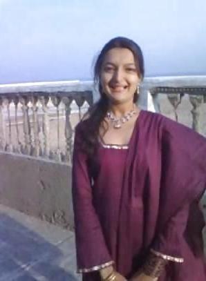 25P Baloch Girl Scandal by Desi Cock