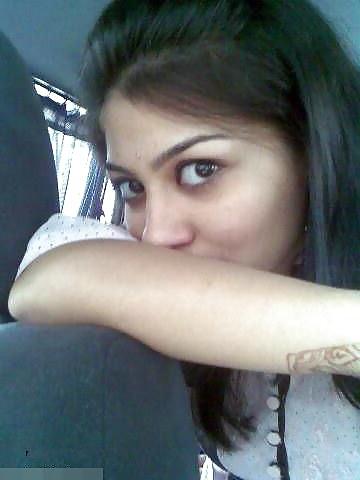 9P A Rich & High profile Desi Personal Pics