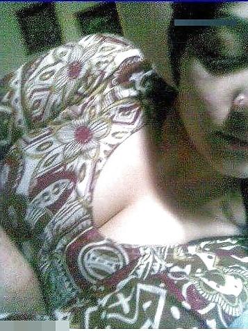 9P A Rich & High profile Desi Personal Pics
