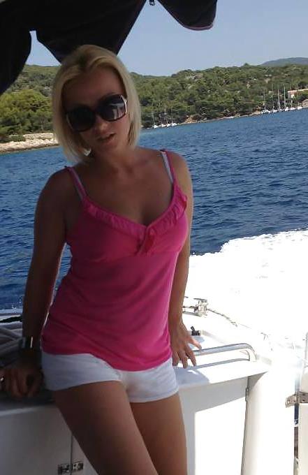25P YOUNG SLUTS FROM FACEBOOK - WHICH ONE U WANNA SEE NAKED ?
