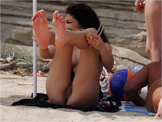 25P Beach girls 