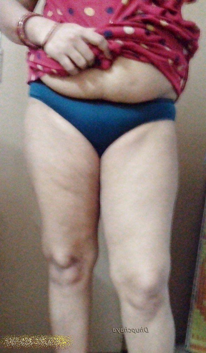 22P Desi Super Mature Aunty