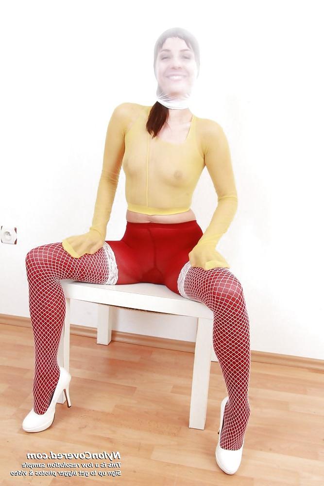12P Leony Aprill loves nylons on her body