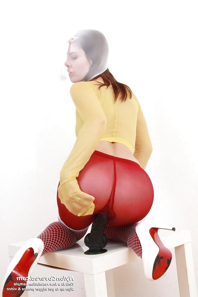 12P Leony Aprill loves nylons on her body