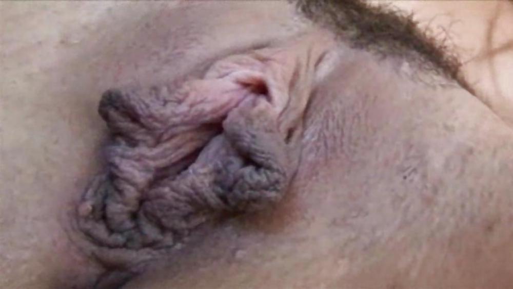 15P Andie Valentino shows her huge pussy lips - butterfly scene