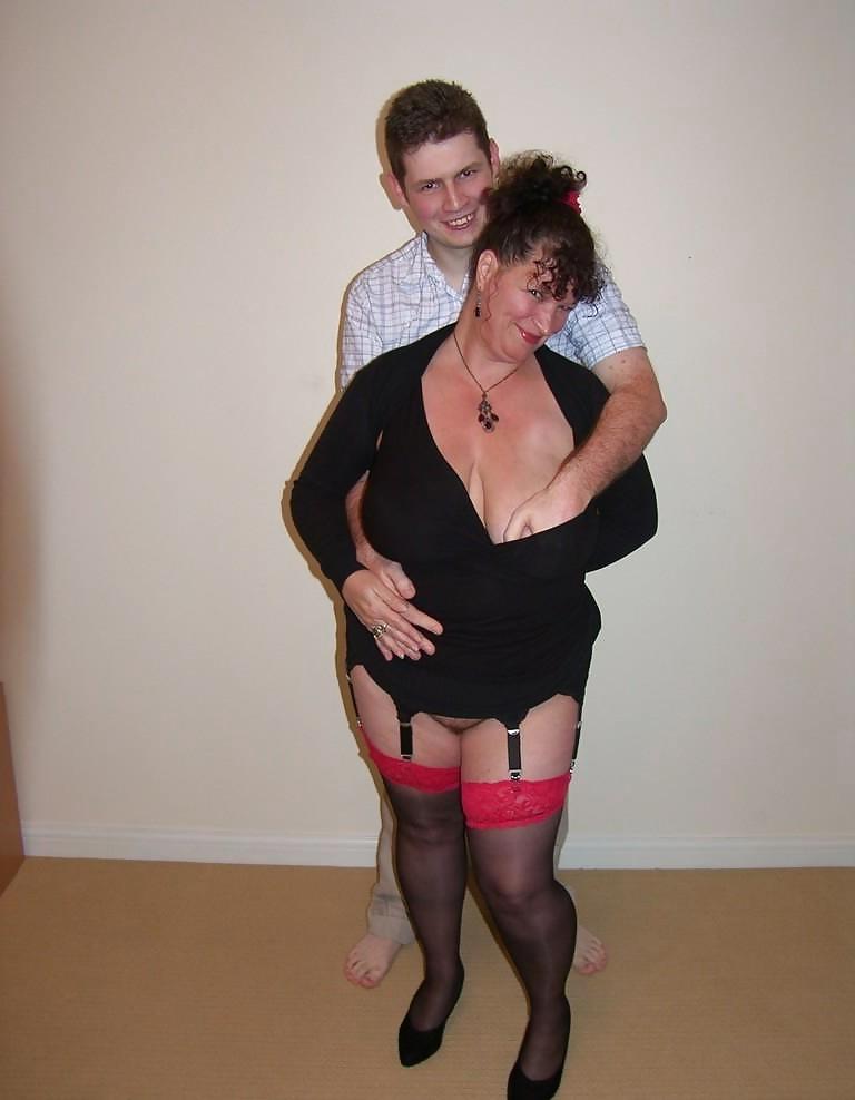15P Hottest milfs in the world