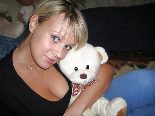 7P Busty Russian Woman 1589